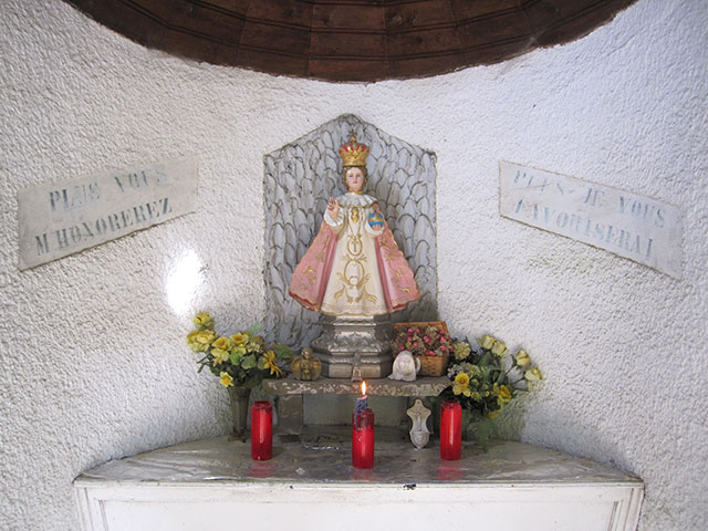 Intérieur de la chapelle de l'Enfant Jésus de Prague